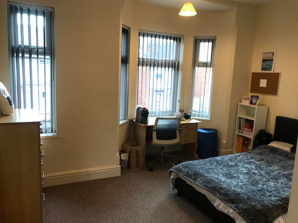 Property photo 2 of 10 Bedroom 5