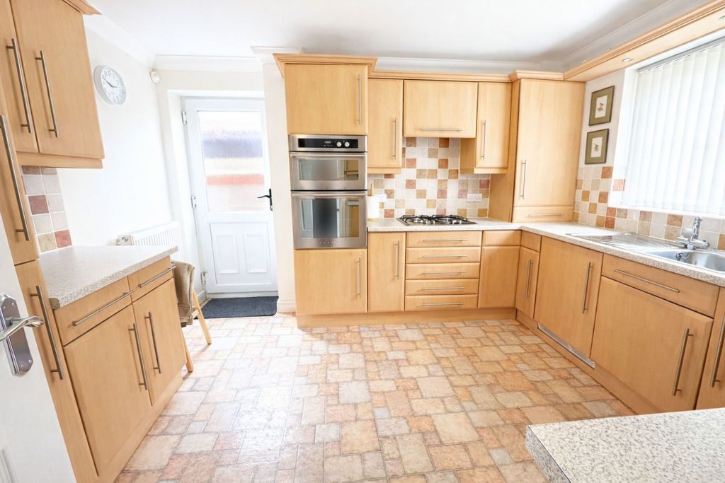 Property photo 3 of 18 Kitchen/ Breakfast Room