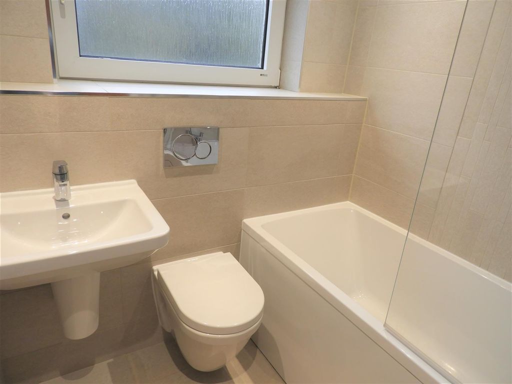 Property photo 2 of 11 153 Hoyles Lane Bathroom.Jpg