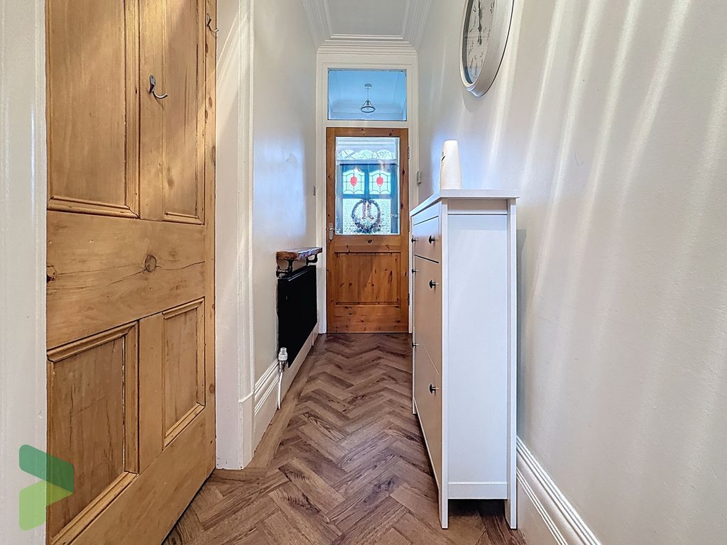 Property photo 2 of 23 Entrance Hall