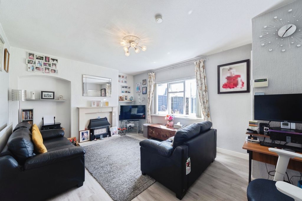 Property photo 3 of 26 Pbox-Img.Jpg