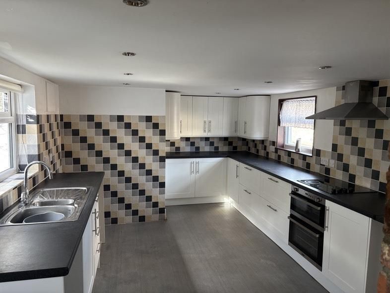 Property photo 2 of 29 Kitchen