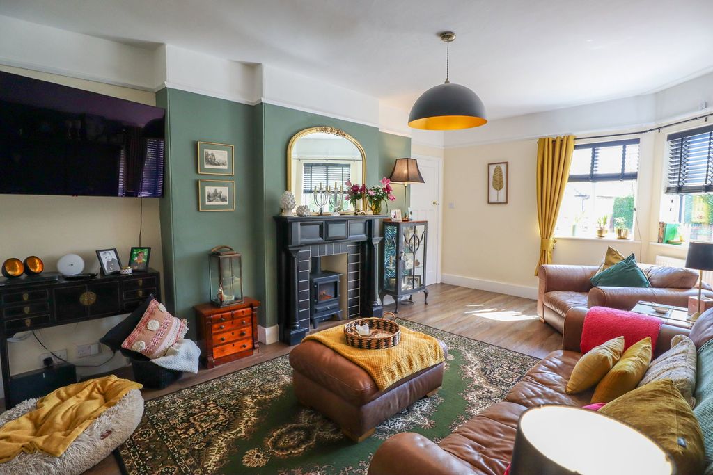 Property photo 3 of 27