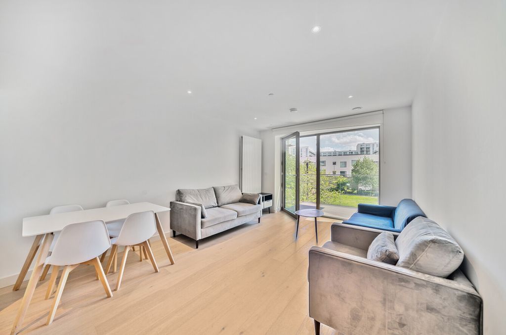 Property photo 1 of 19 8-682217Eda54d1-1...
