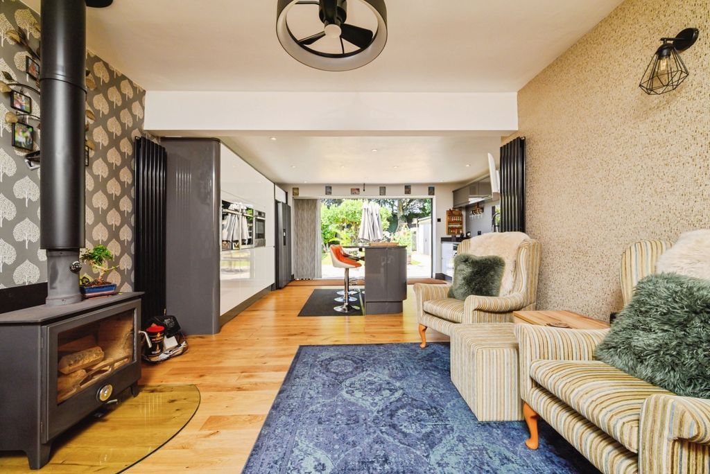 Property photo 2 of 18 Pbox-Img.Jpg