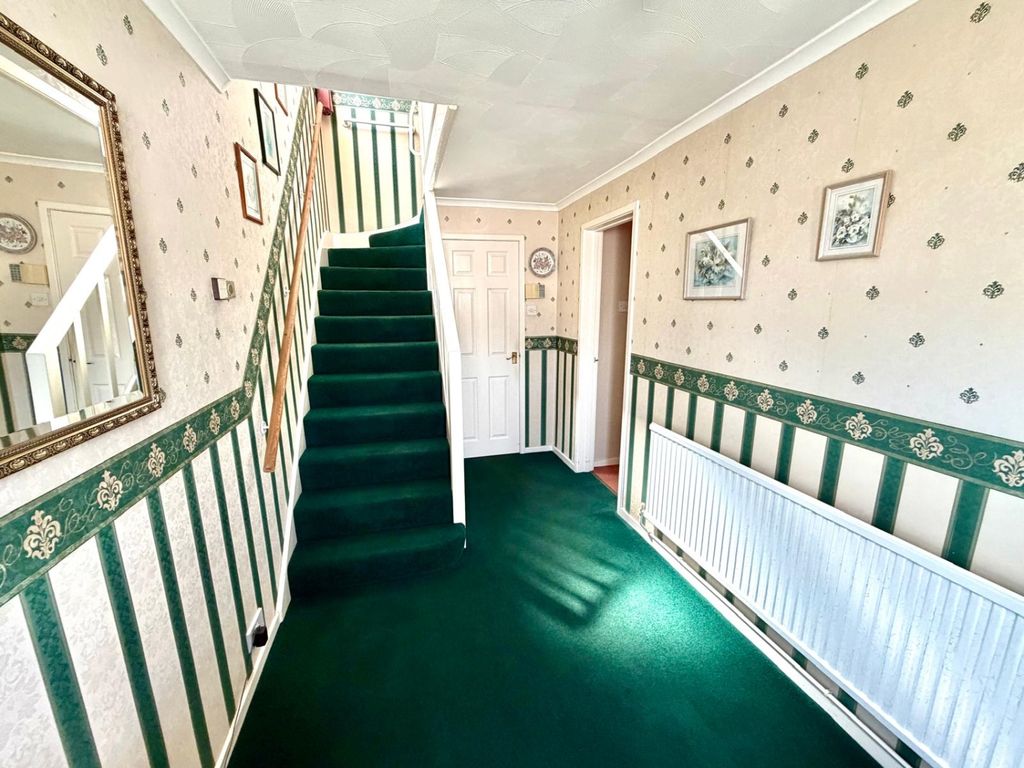 Property photo 2 of 10 Hallway