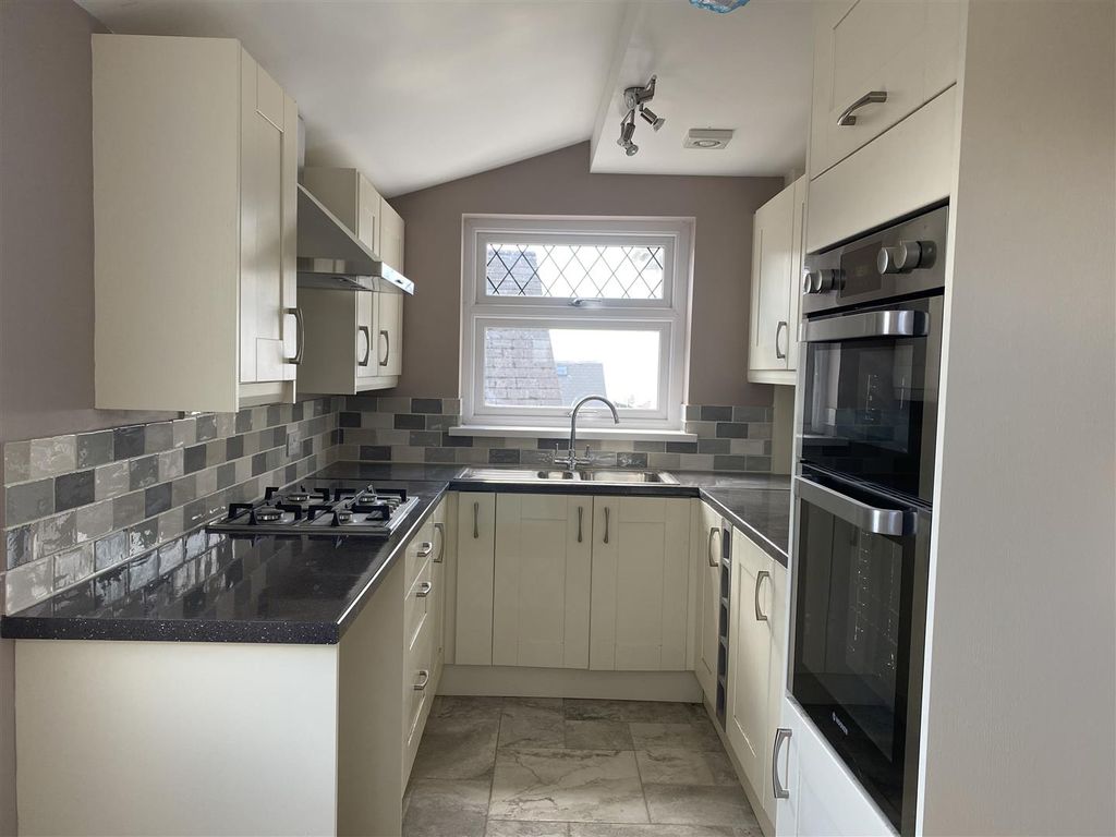 Property photo 2 of 9 Kitchin