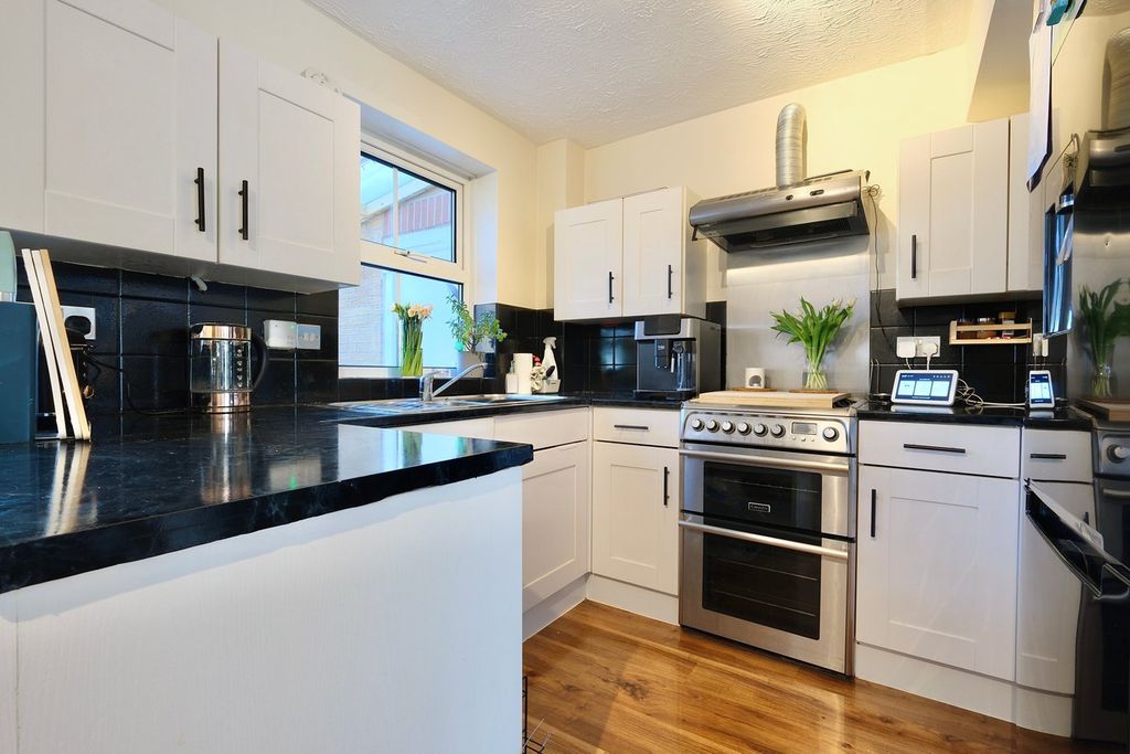 Property photo 2 of 21