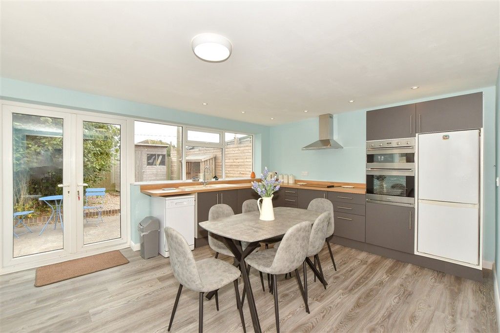 Property photo 2 of 9 Kitchen