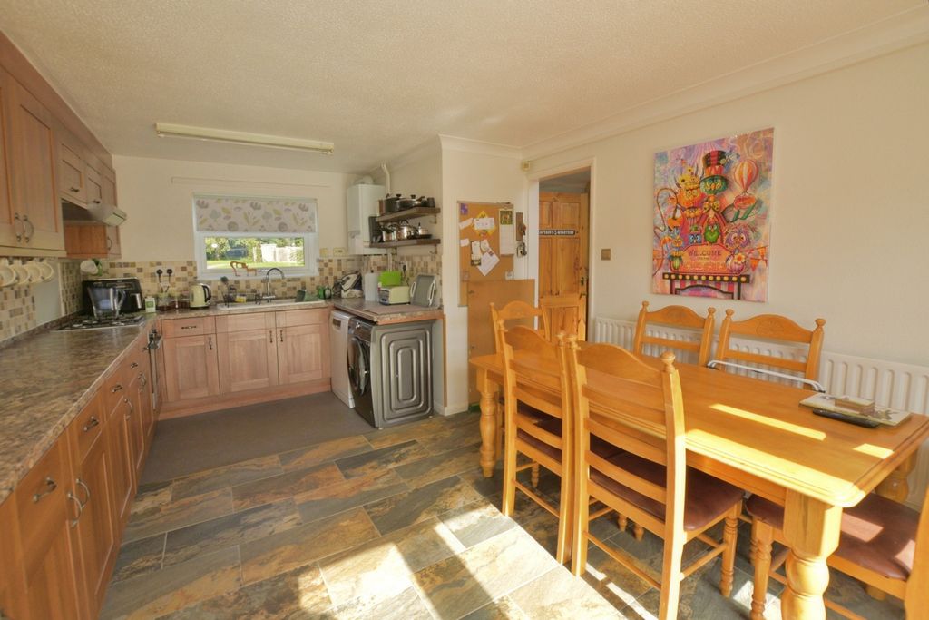 Property photo 3 of 14 Kitchen/Dining Room