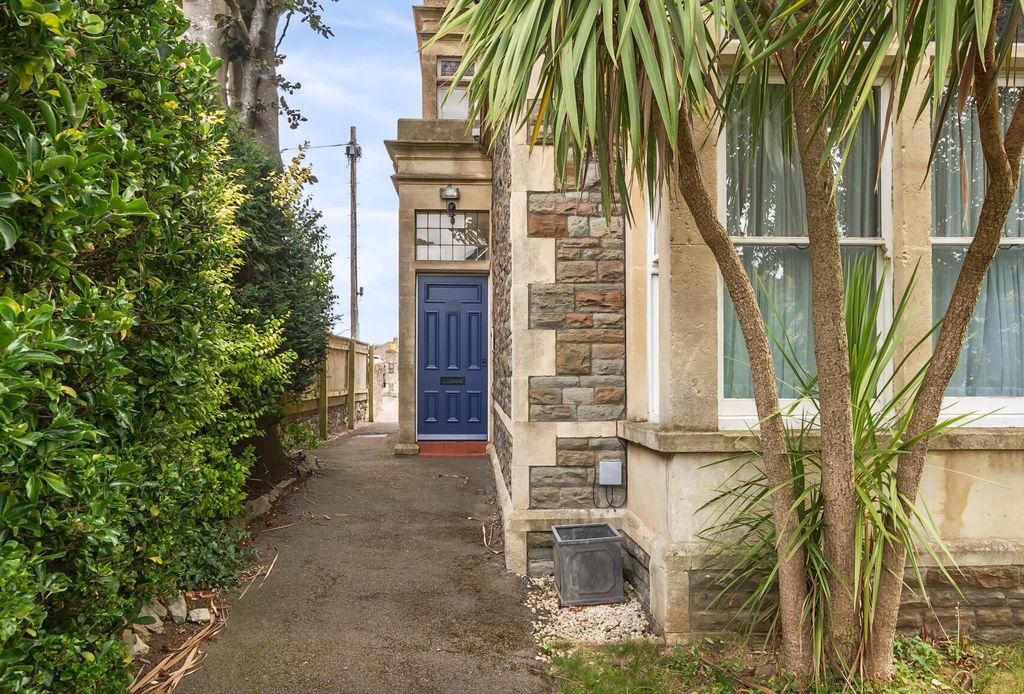 Property photo 3 of 11 1344311-18-68A6ee...