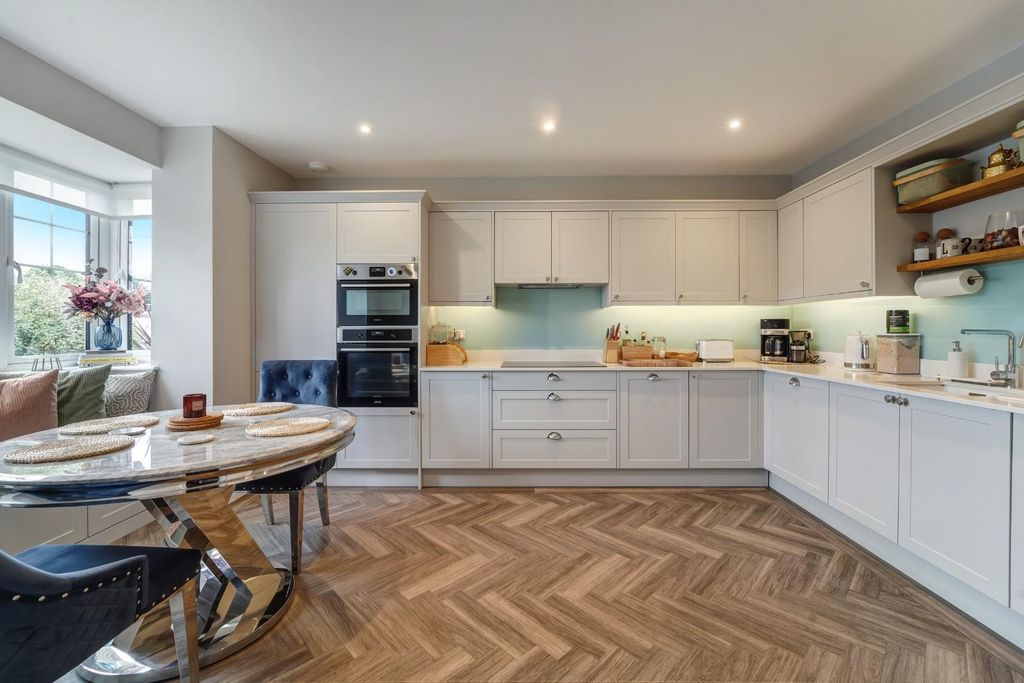 Property photo 3 of 19 Brighton Road