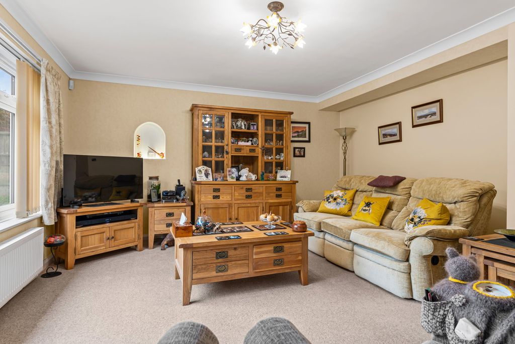 Property photo 3 of 31
