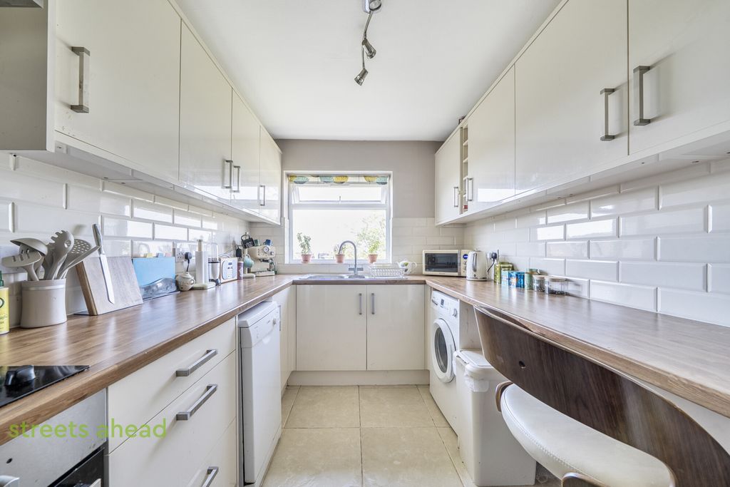 Property photo 3 of 15 8E5E4674-A0F5-481...