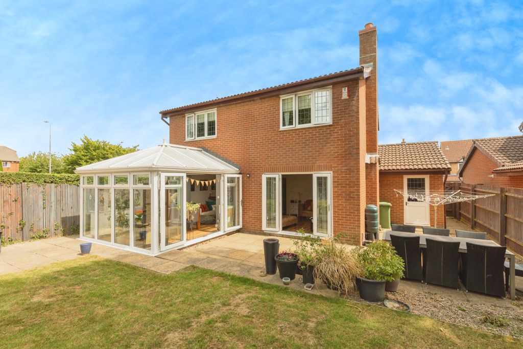 Property photo 2 of 20 Conservatory And Patio