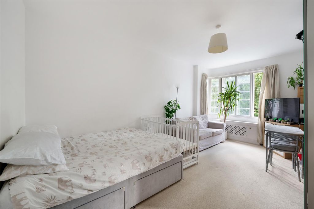 Property photo 1 of 8 Langham Court