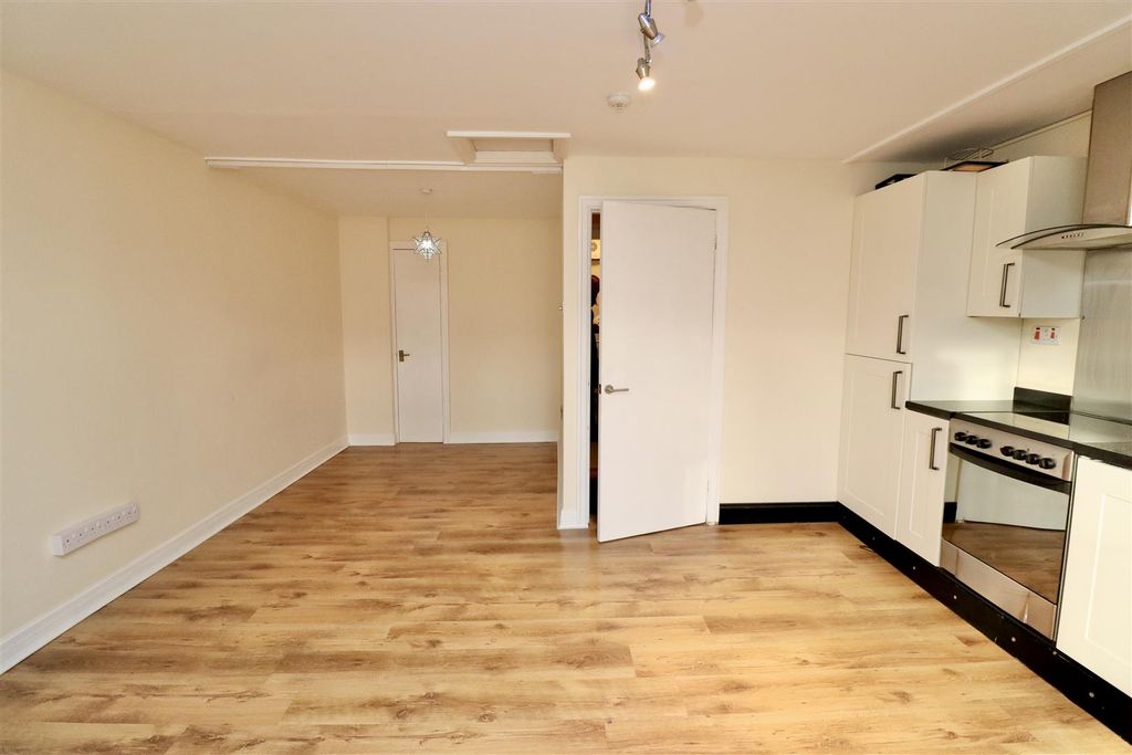 Property photo 3 of 4