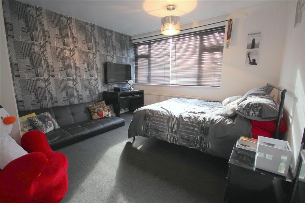 Property photo 2 of 6 Bedroom 1