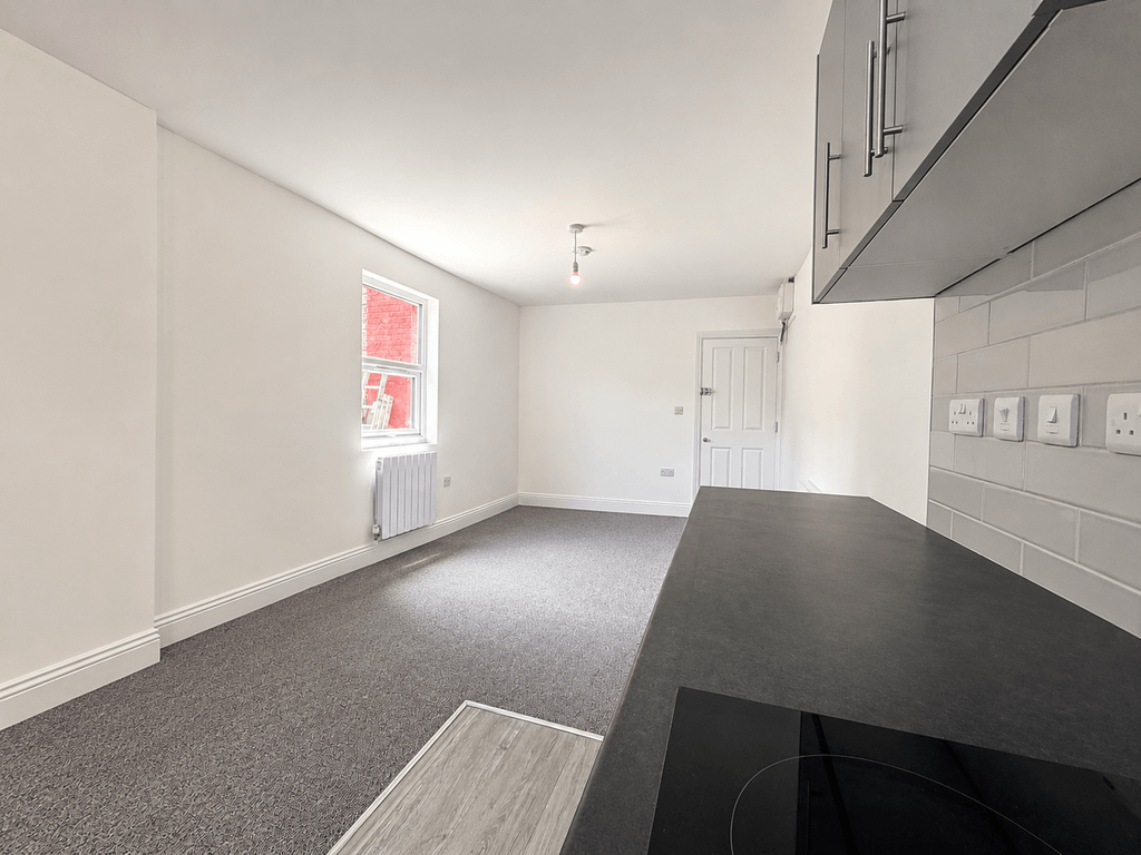 Property photo 3 of 5 248 Studio 3