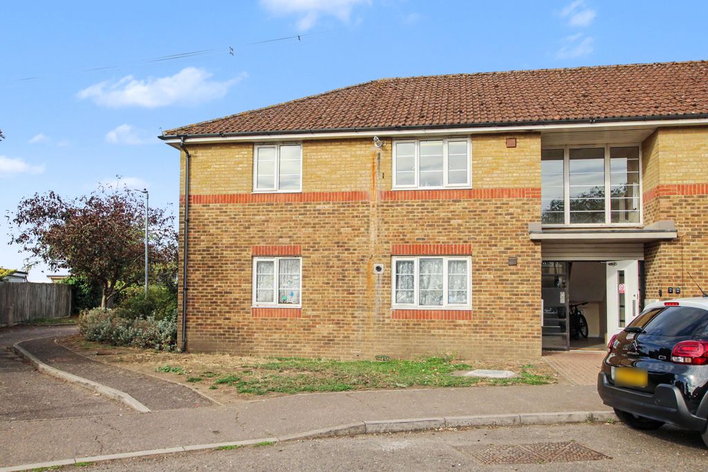 Property photo 1 of 12 17 Cromwell Close, Boreham, Chelmsford, Essex, CM3 3Ju