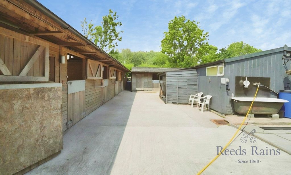 Property photo 2 of 22 Stable Block