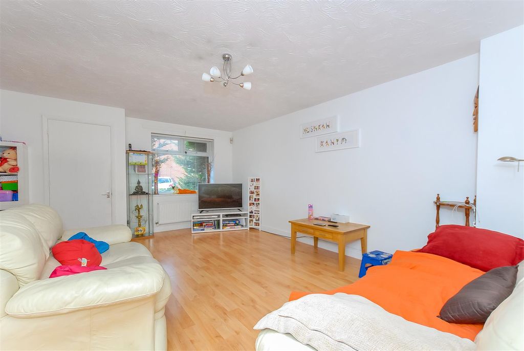 Property photo 2 of 10 50 Hunters Way (8).Jpg