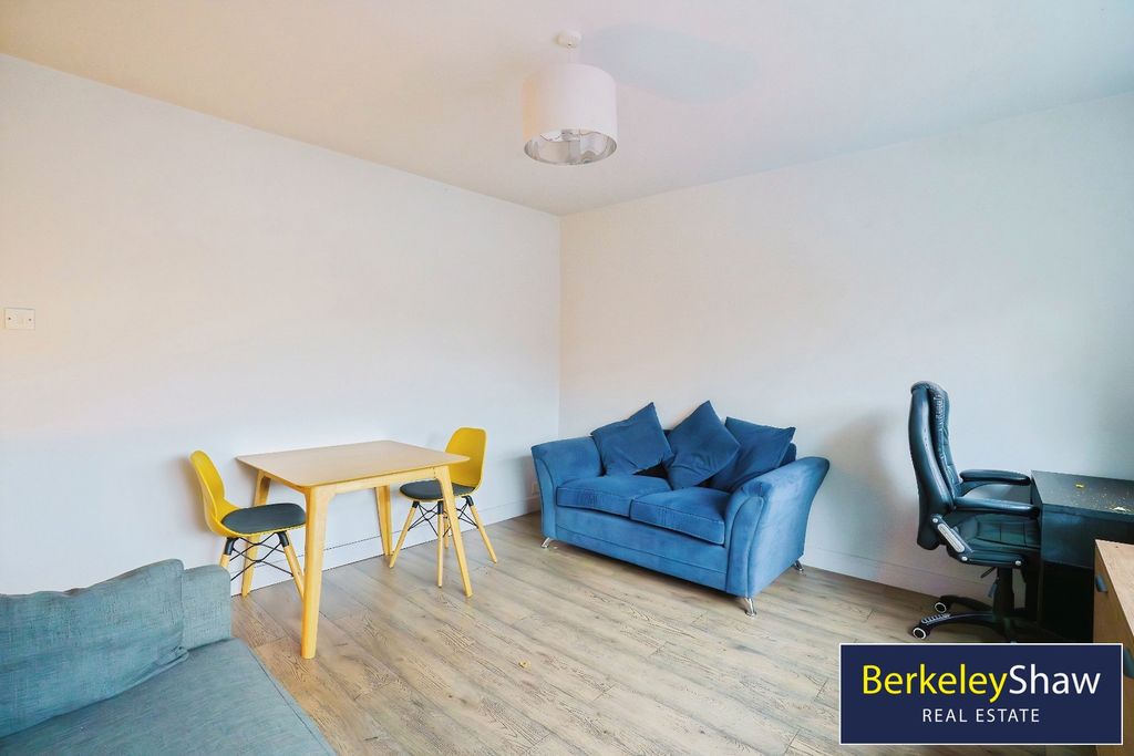 Property photo 3 of 17 Living Room