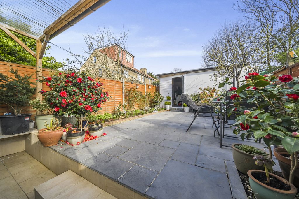 Property photo 3 of 12 Garden