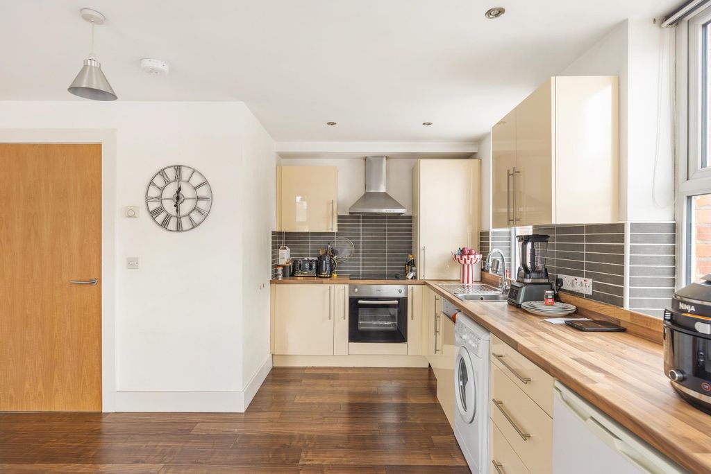 Property photo 3 of 16 Kitchen