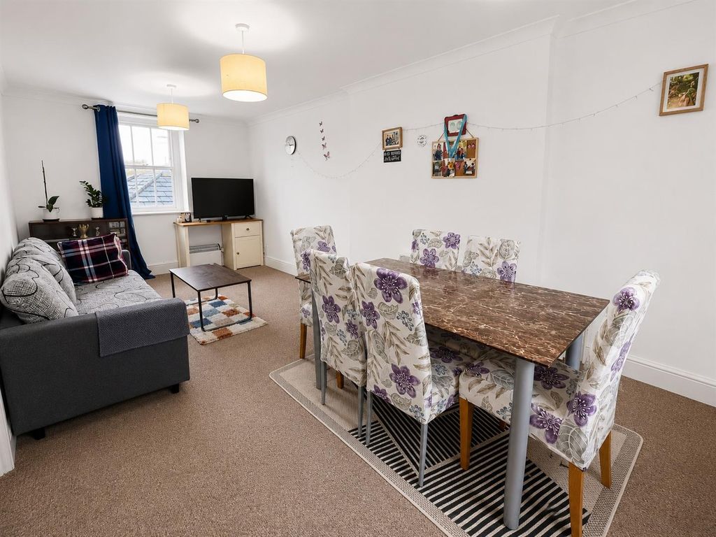 Property photo 2 of 7 Living/ Dining