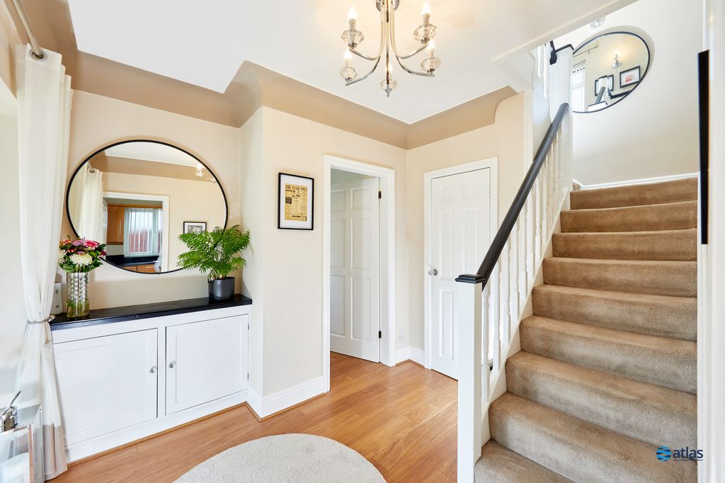 Property photo 3 of 17 Hallway