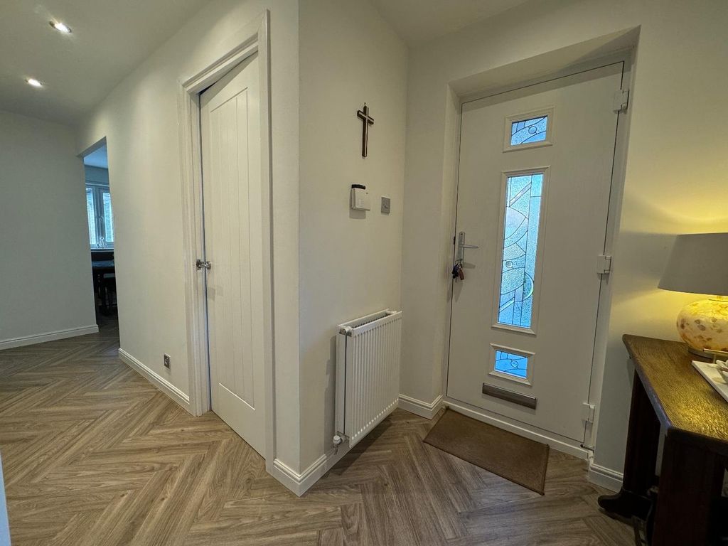 Property photo 2 of 16 Hallway