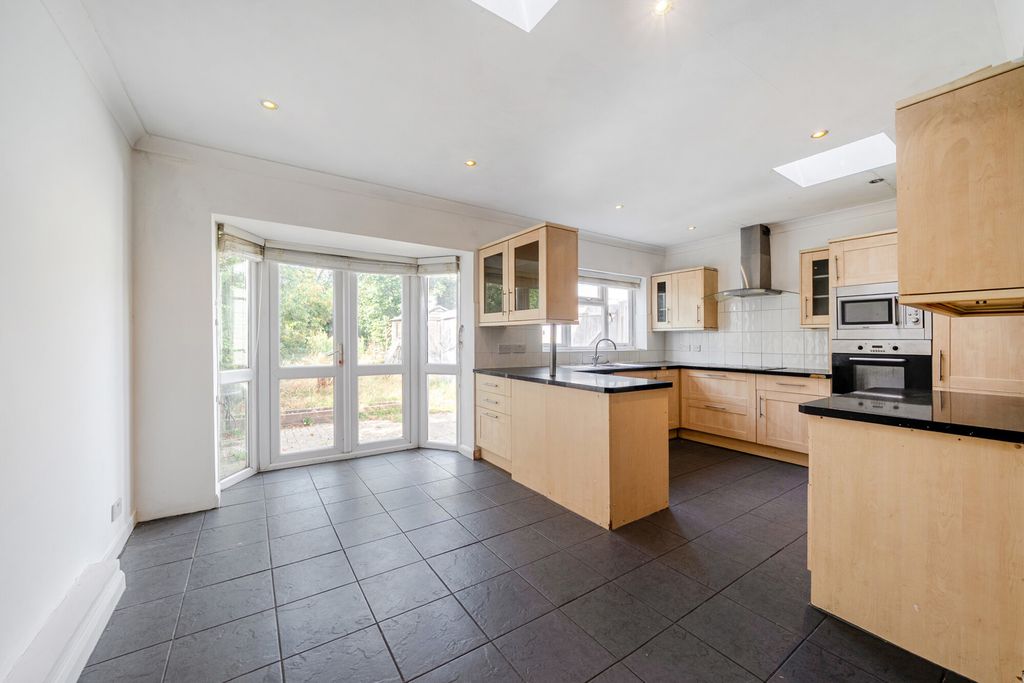 Property photo 2 of 20 1511070-16-6A85Da...