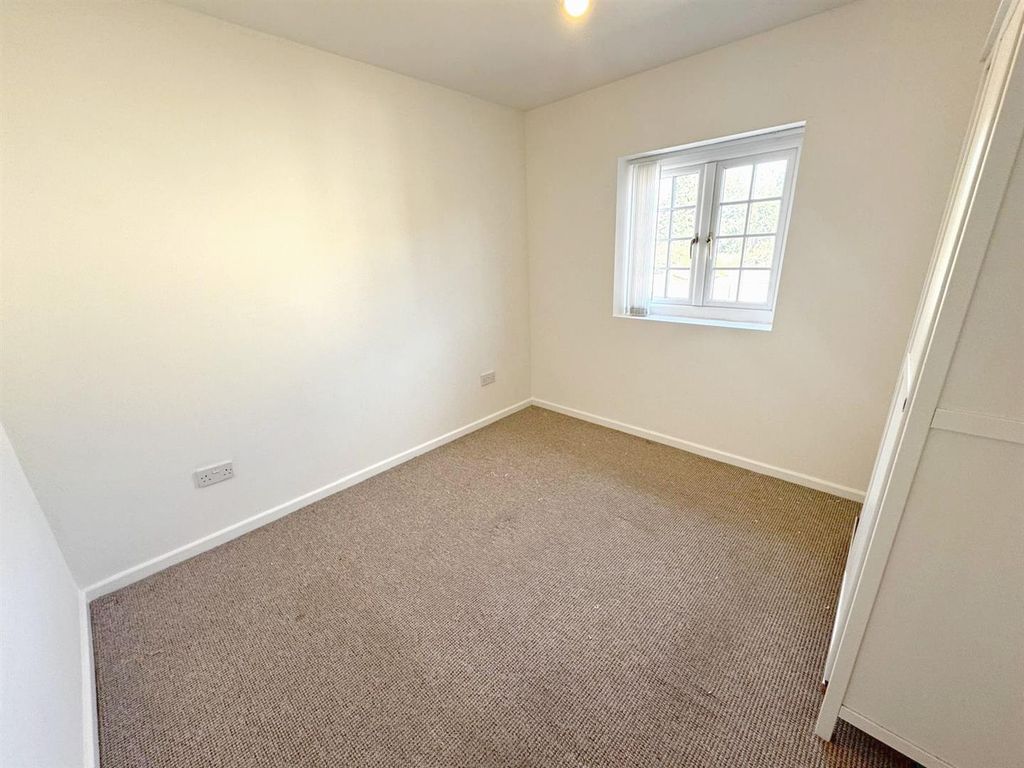 Property photo 2 of 5 Bedroom