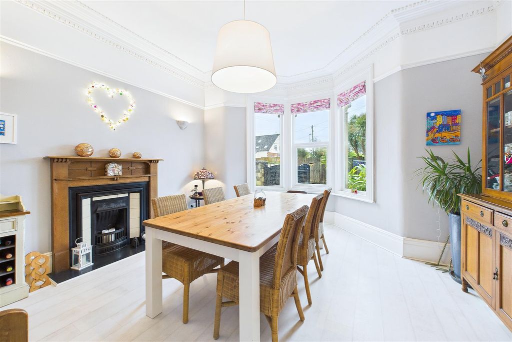 Property photo 3 of 25