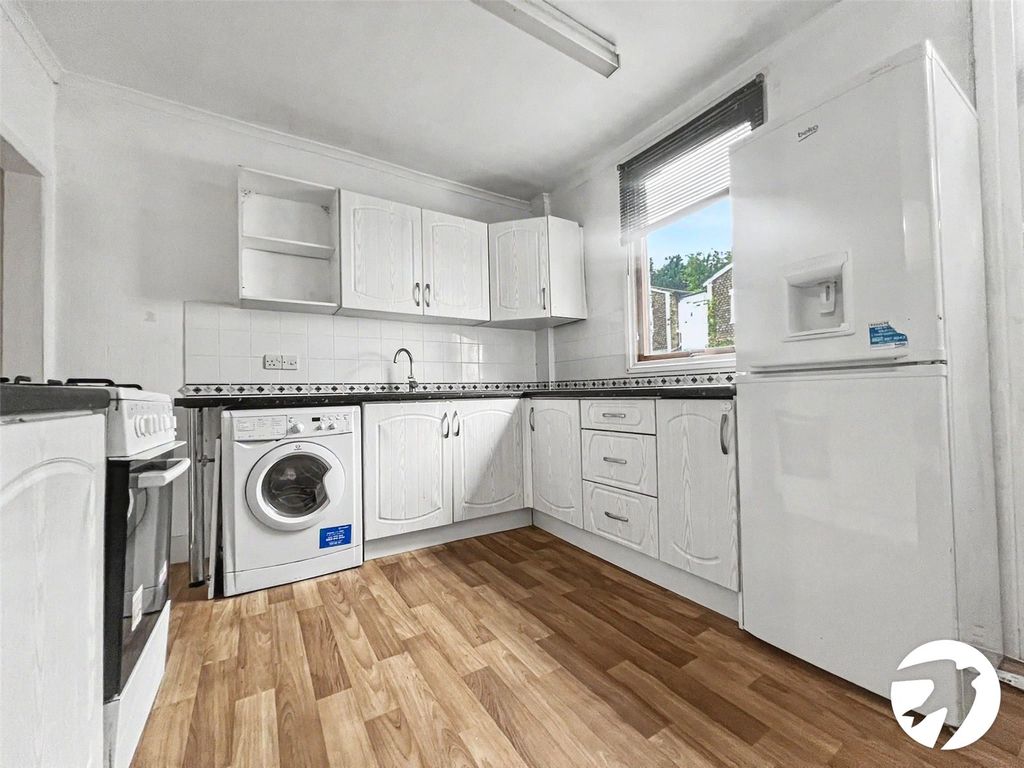 Property photo 2 of 9 Kitchen