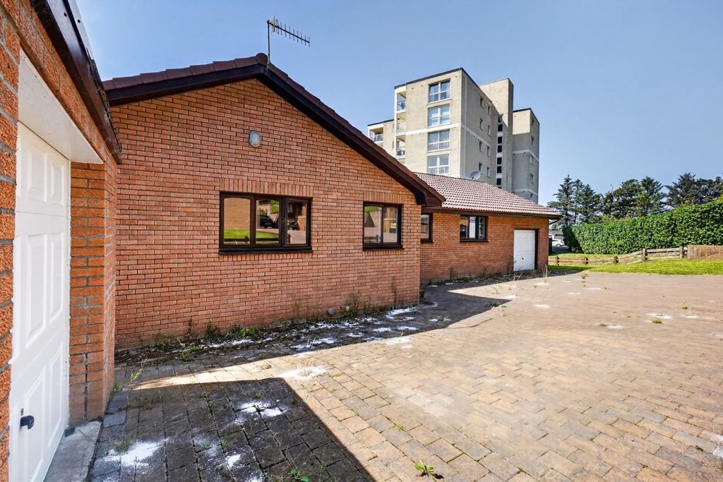 Property photo 3 of 28 4 Holmwood Court_ (2).Jpg