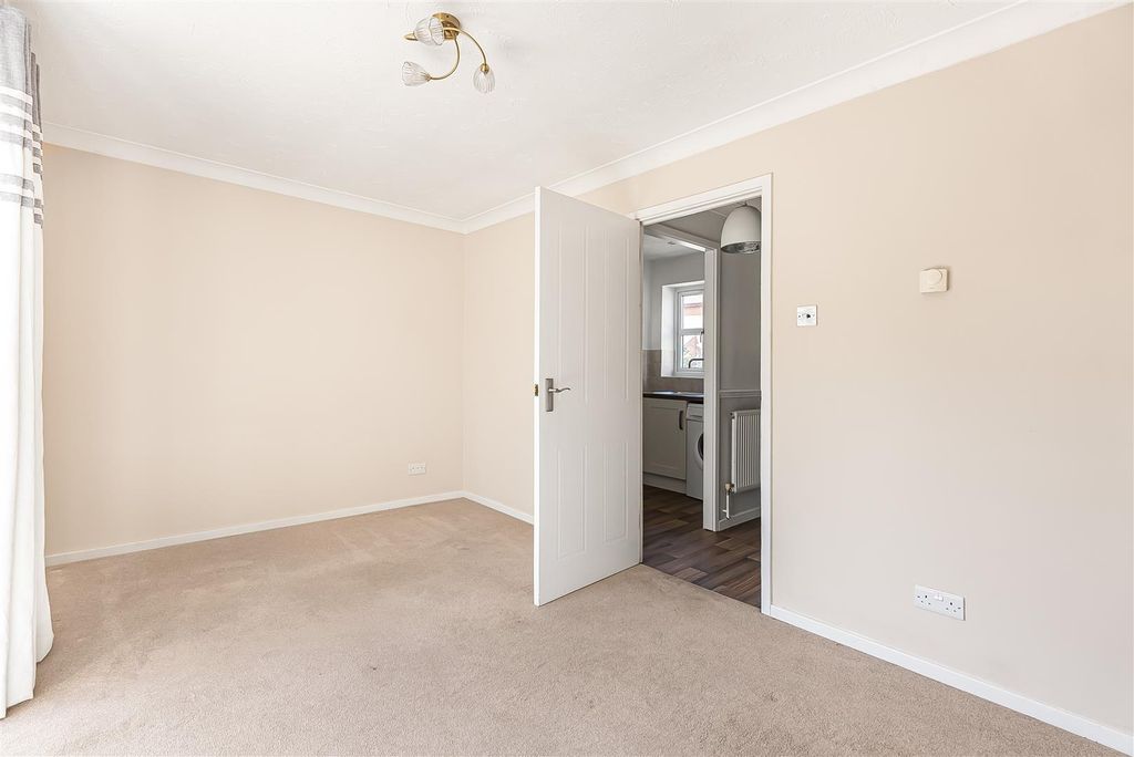 Property photo 3 of 15 11_83100.Jpg
