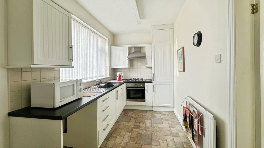 Property photo 3 of 14 Kitchen