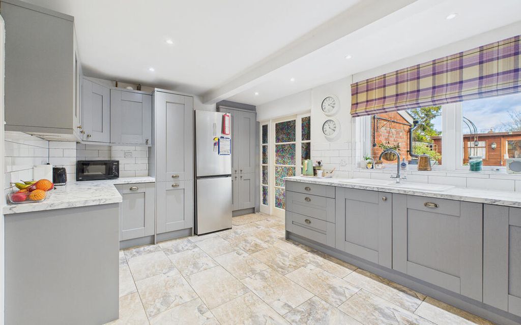 Property photo 2 of 22 Cam05427G0-Pr0081-Still031.Jpg