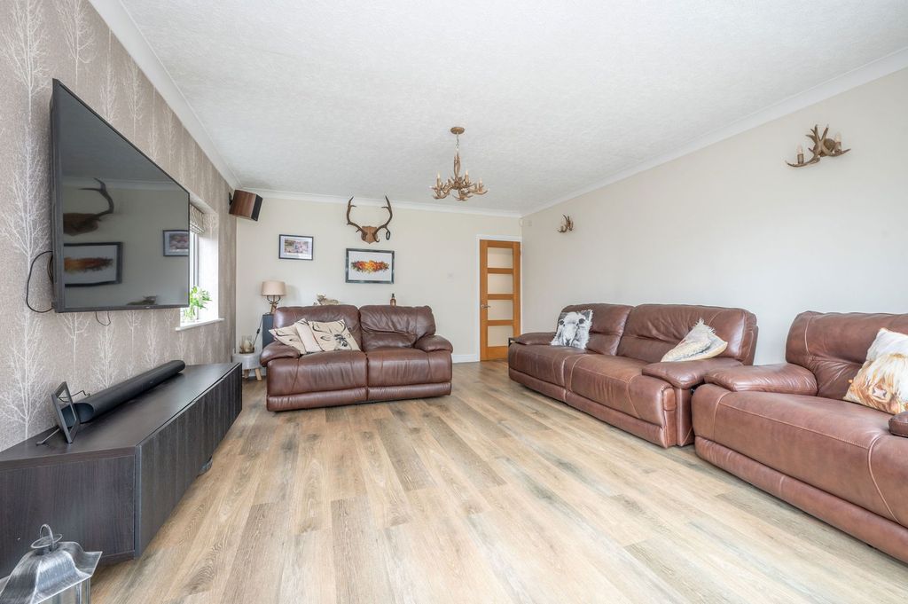 Property photo 2 of 27