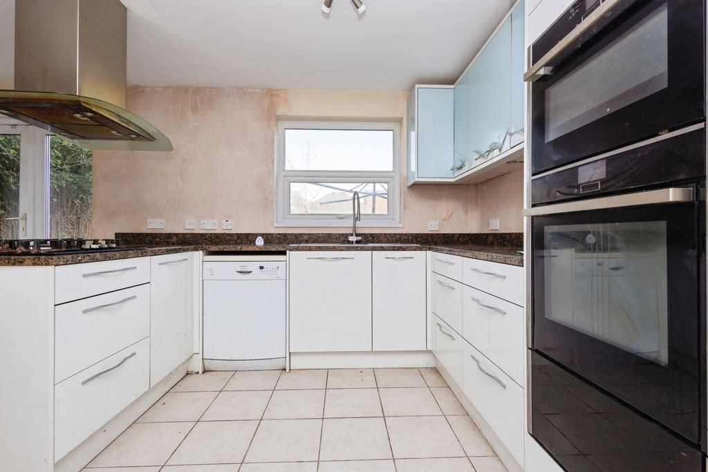 Property photo 2 of 17 Photo