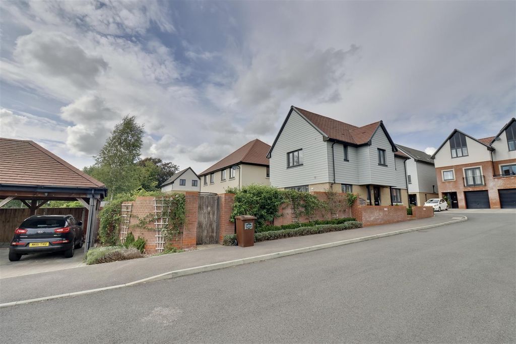 Property photo 3 of 33 D39E5A92-D5E4-4245-9A8C-E75B58A7513F_1_201_A.Jpeg