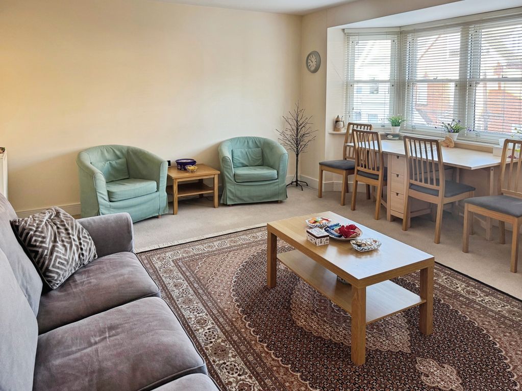 Property photo 3 of 6 11 Chestnut House - Living Room View 2