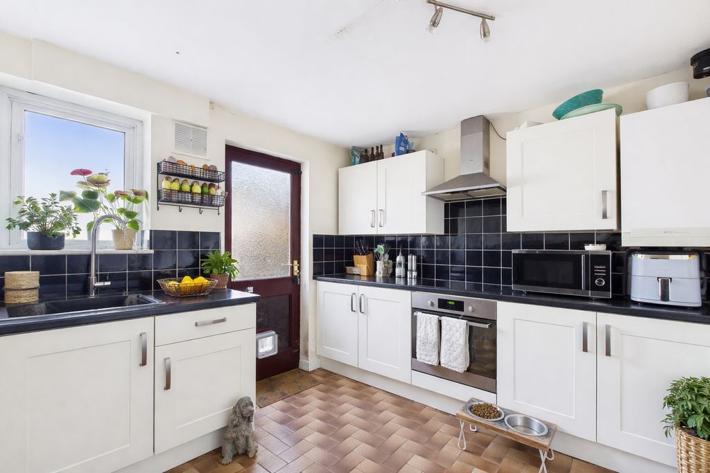 Property photo 3 of 12 Photo 7