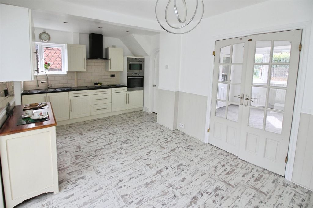 Property photo 2 of 22 Dining Kitchen