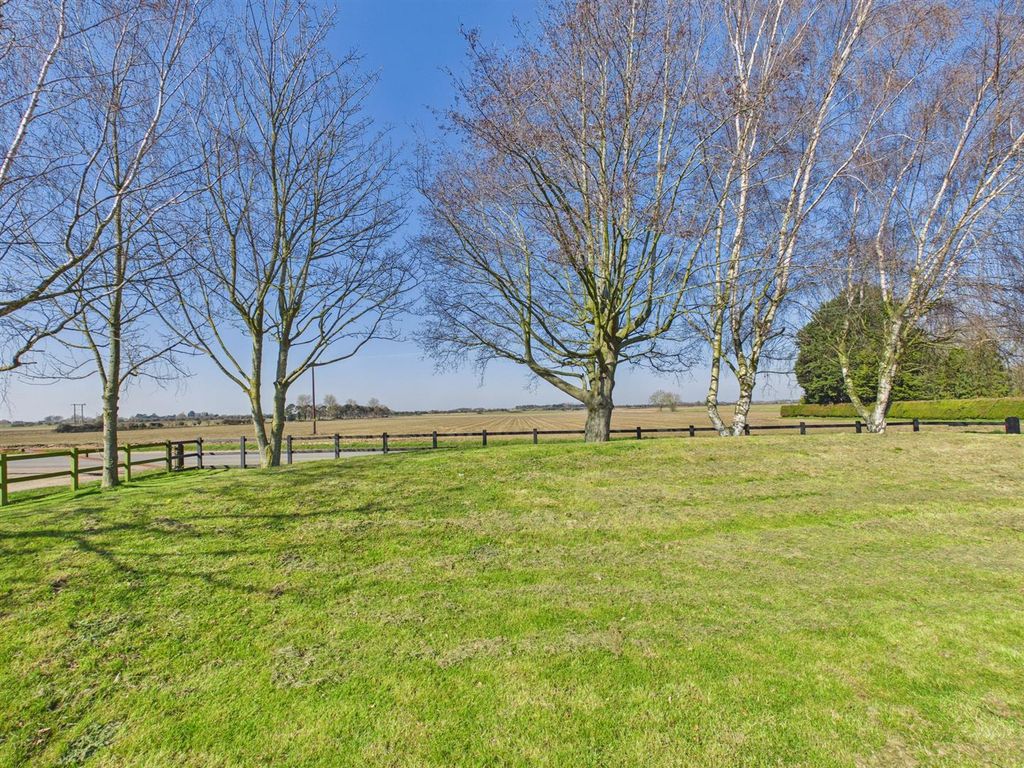 Property photo 2 of 48