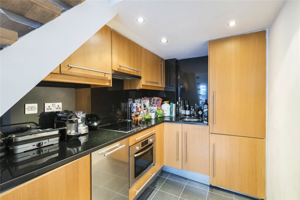 Property photo 2 of 7 Kitchen