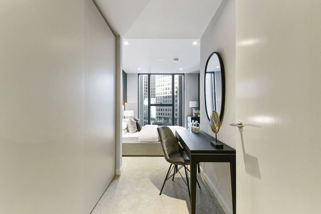 Property photo 3 of 12 Hampton Tower