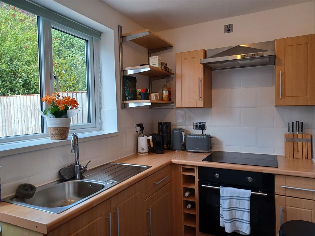 Property photo 2 of 5 Kitchen